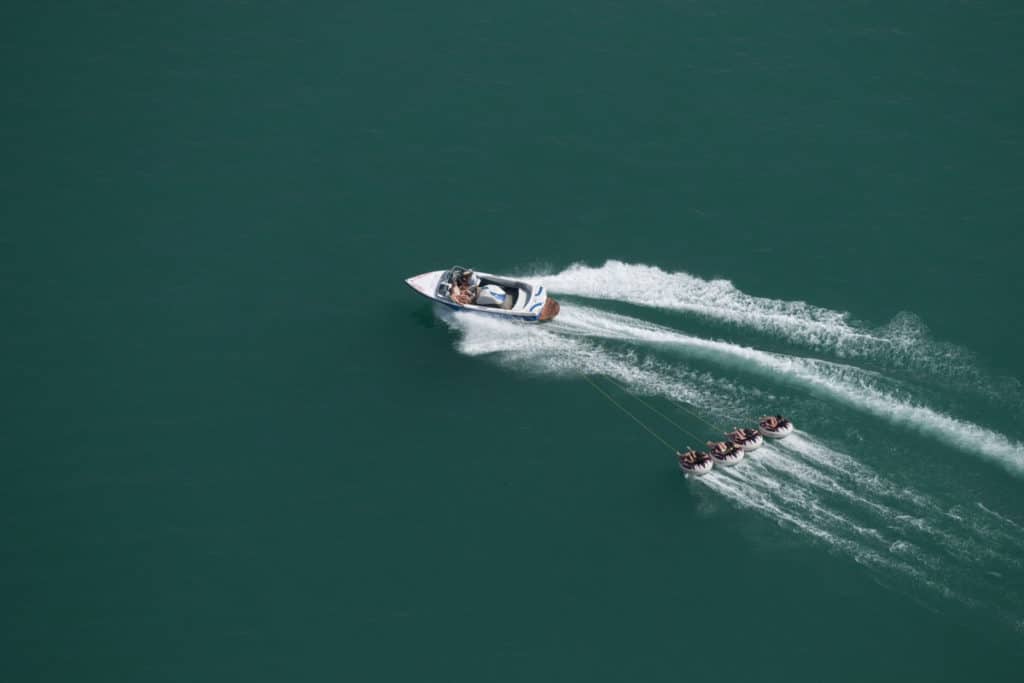 Reifen fahren am Wörthersee nach Motorboot am Wörthersee